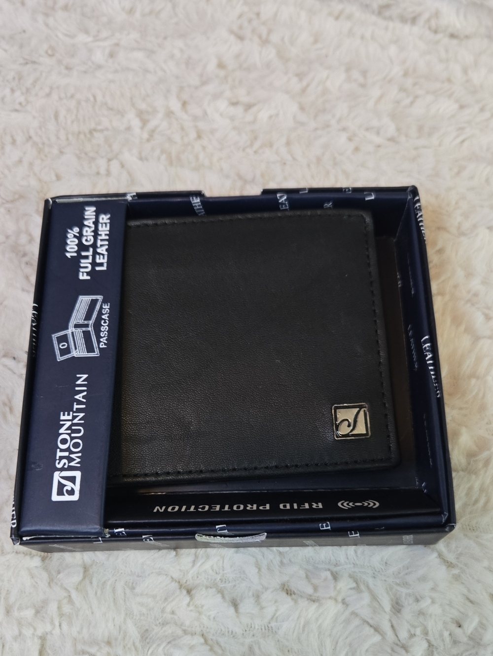 Stone Mountain Accessories Men's Black Leather Bi-Fold Wallet